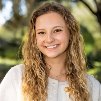 Remi Siegel-Ventura headshot 